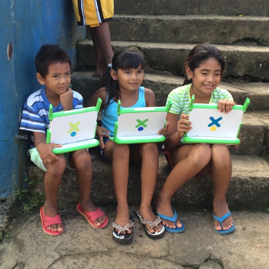 Guatemalan children with tablets